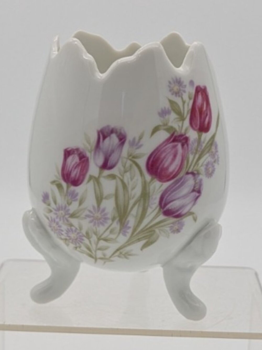 Vintage porcelain ceramic tulip Floral “ Cracked Egg” Vase 4 3/4”